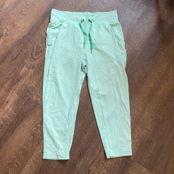 Lulu🍋 Free Fall Crop jogger,size8 - Picture 2 of 6